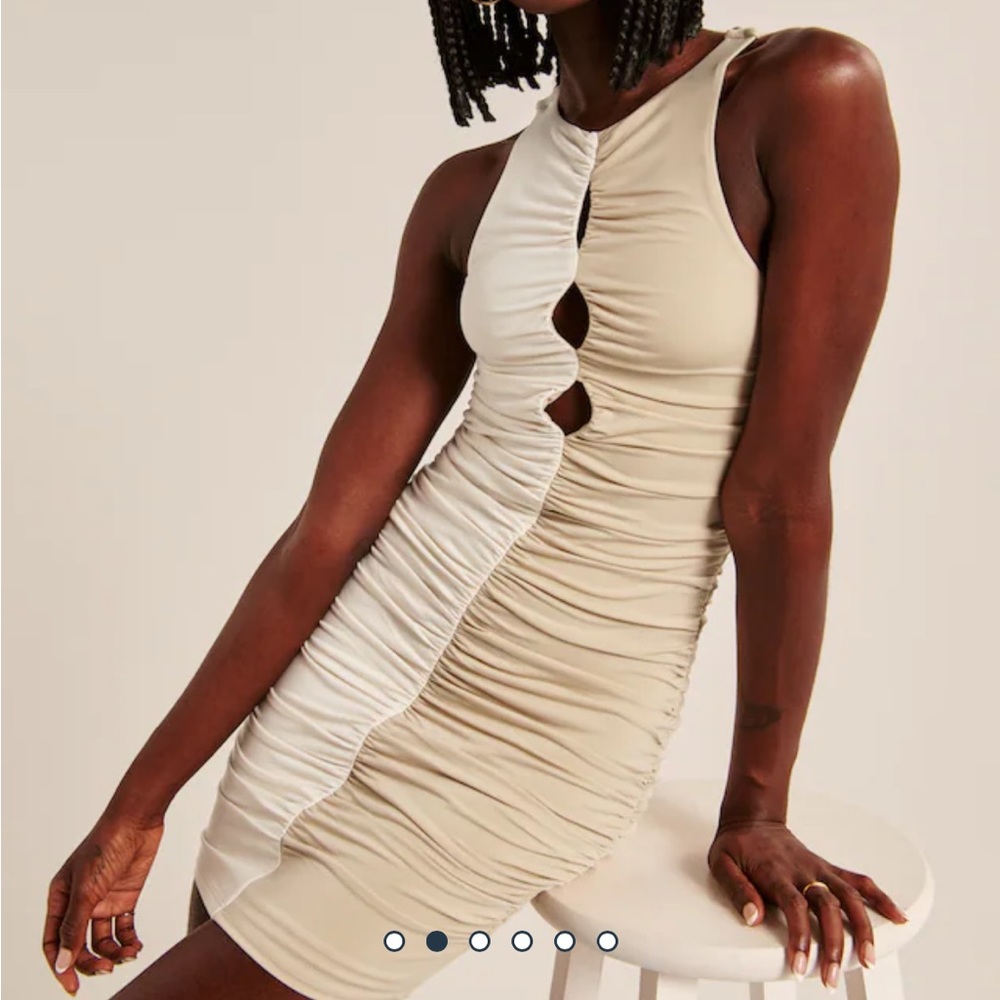 A&F Colorblock Keyhole Ruched Mini Dress - Picture 2 of 6